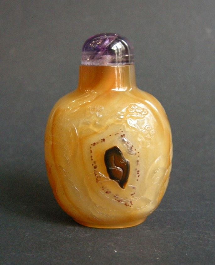 Snuff Bottle agate very good hollowed  sculpted on a face a figure probably a scholar and other face with poem caligraphy Mark of Hall under the foot  (pour la salle de la conduite constante) | MasterArt